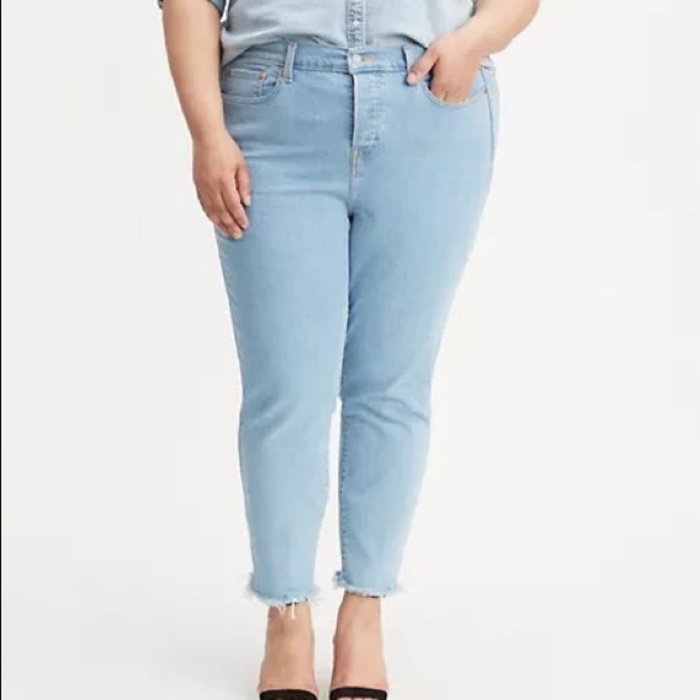 Levi’s Wedgie Skinny Jeans Size 20W Light Wash Raw Hems